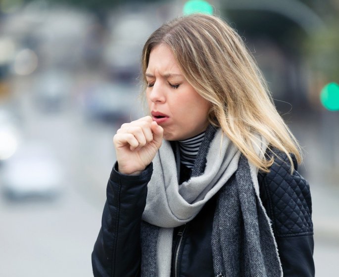 Toux : un medecin generaliste nous alerte sur les 5 cas ou elle doit inquieter