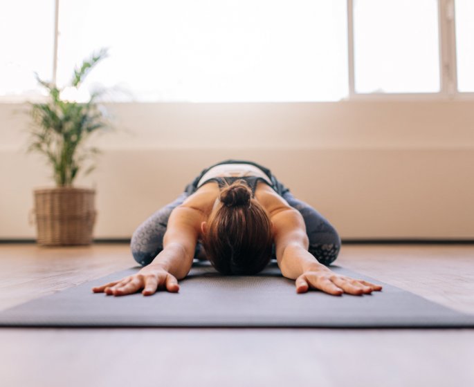Yoga : 12 positions faciles a faire chez vous !