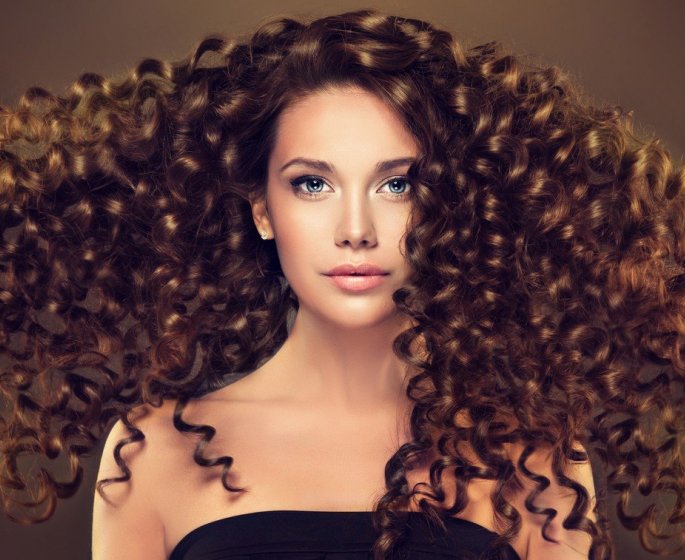 Les coupes qui subliment vos cheveux boucles