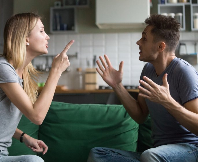 Couple : 7 signes qui montrent que vous etes sur la defensive 