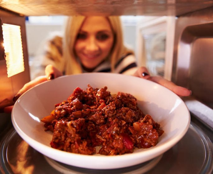 Micro-ondes : 9 erreurs a bannir quand vous faites rechauffer vos aliments