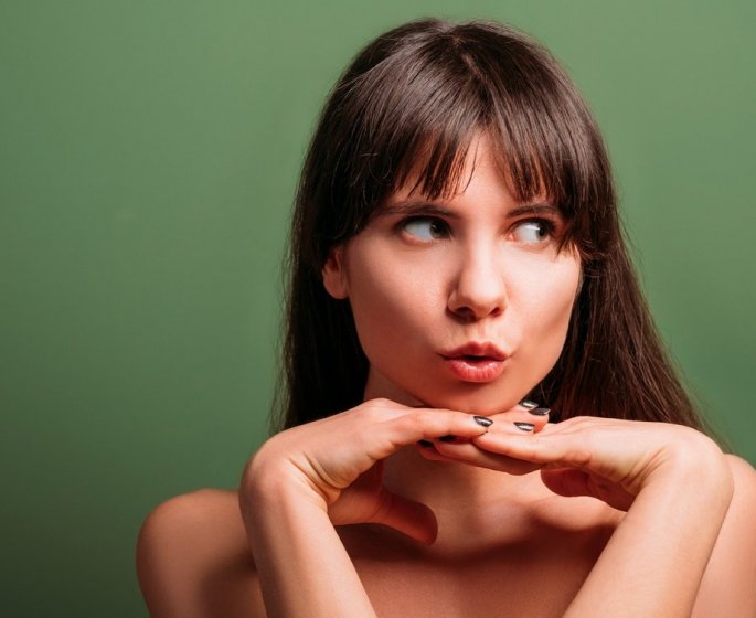16 coiffures pour (enfin) oser la frange