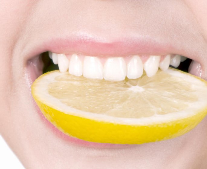 7 astuces naturelles anti dents jaunes