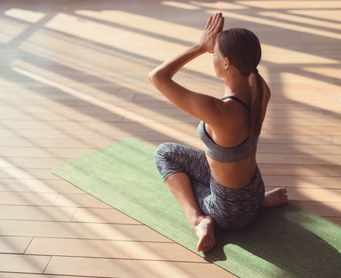 Yoga : 5 postures d’eveil pour se lever du bon pied en vacances