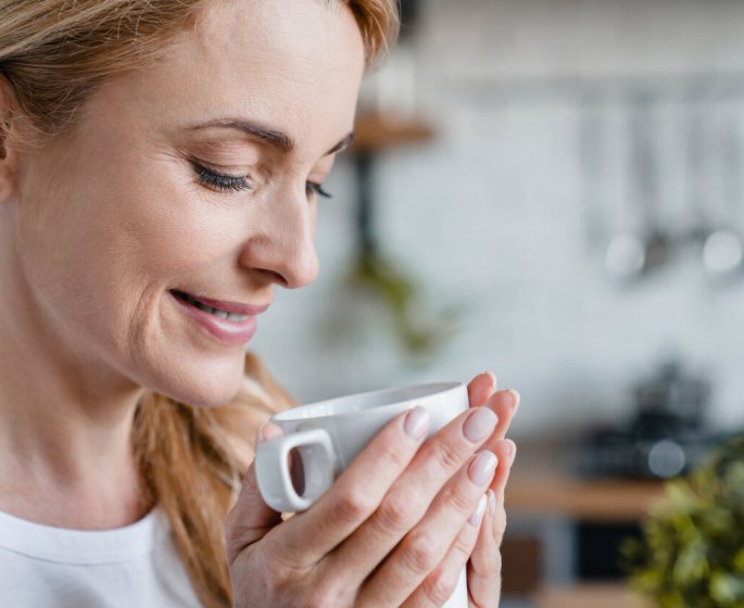 Bouffees de chaleur, secheresse vaginale, deprime…  7 tisanes proposees par la phytotherapeute pour soulager les desagrements de la menopause 