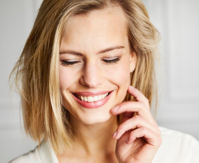 Cheveux : 7 astuces d-un coiffeur pour paraitre plus jeune