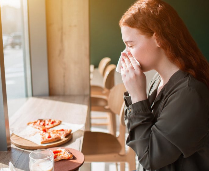 Nez qui coule en mangeant : les 6 aliments coupables