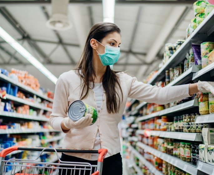 Covid-19 : ces aliments et emballages sur lesquels le virus reste apres les courses