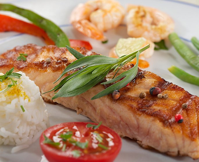 Pave de saumon vapeur, haricots verts et riz complet au safran
