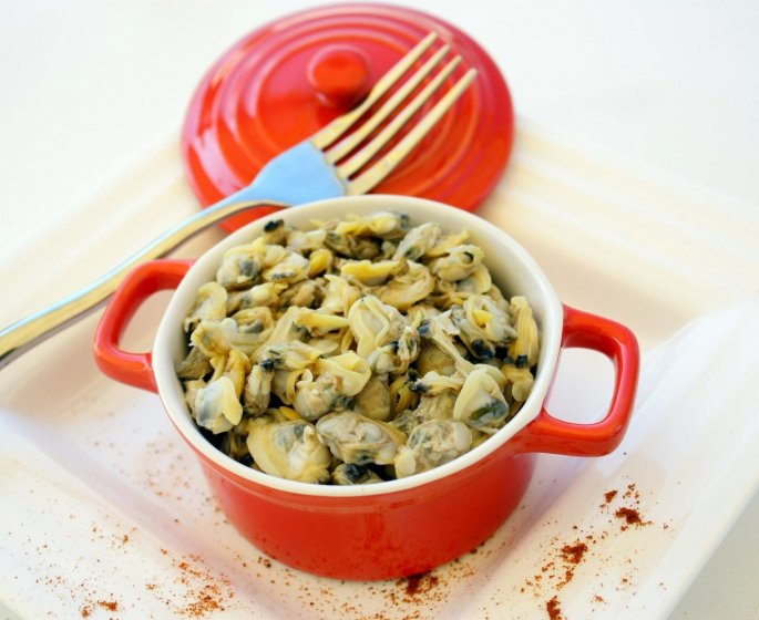 Cassolette de coques a la mariniere