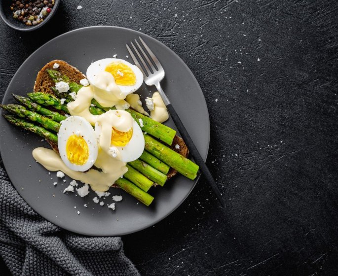 Asperge blanche et vinaigrette aux œufs mimosas