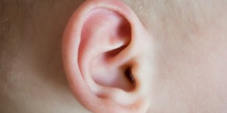 Otite sereuse chez le bebe et le nourrisson : comment reconnaitre ses symptomes et la soigner ?