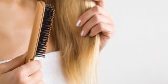 4 gestes a eviter pour garder de beaux cheveux
