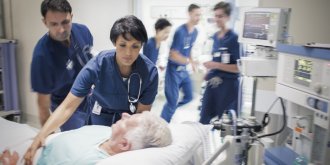 Grippe : les signes d’alerte pour consulter son medecin, se rendre aux urgences ou appeler le 15