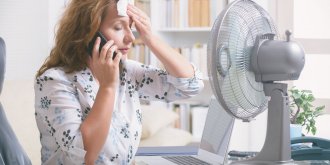 Bouffees de chaleur : 5 solutions naturelles pour les calmer