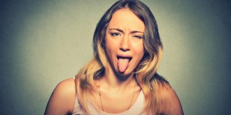 Langue qui pique : un signe de cancer ?