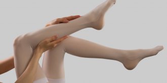 Phlebite : 3 bons gestes pour enfiler les bas de contention