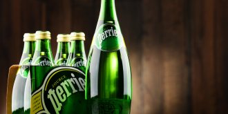 Deux millions de bouteilles d-eau minerale Perrier detruites, apres des soupcons de contamination bacterienne