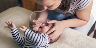Rhume de bebe : comment soigner un nourrisson enrhume ? 
