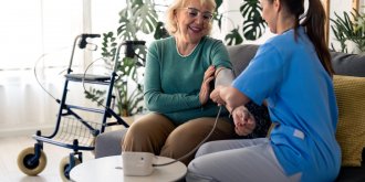 Les Francais preferent la prise en charge des soins a leur domicile