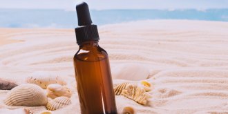 Vacances : les 3 huiles essentielles a avoir pour soigner les maux de l-ete