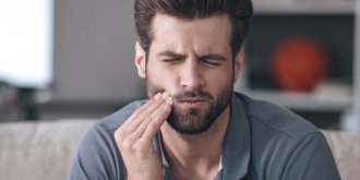 Gencives douloureuses : pourquoi ?
