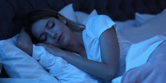 Epilepsie du sommeil : comment savoir si on fait une crise en pleine nuit ?