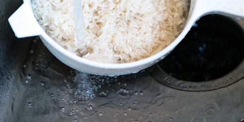 Est-ce vraiment utile de rincer son riz avant de le cuire ?