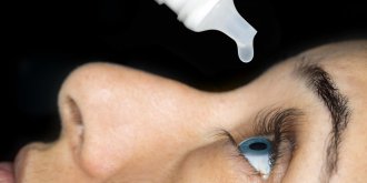Yeux secs : a quoi sert le serum physiologique ?