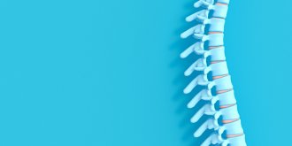 Un chirurgien accuse d-injecter du ciment dans la colonne vertebrale de ses patients