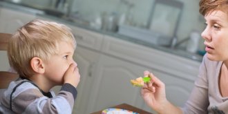 Enfant qui refuse de manger : attention aux carences