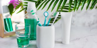 Mauvaise haleine : 3 bains de bouche naturels proposes par le dentiste