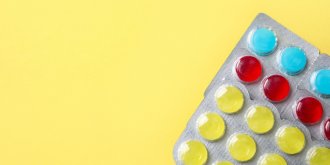Mal de gorge : ces pastilles sont fabriquees avec du faux miel !