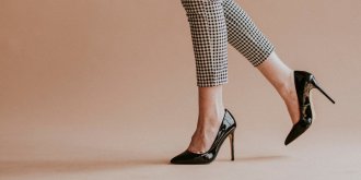 Jambes lourdes : 5 mauvaises habitudes qui favorisent l’insuffisance veineuse