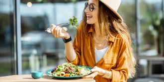 9 recettes de salades riches en proteines 