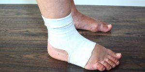 Un seul pied gonfle sur le dessus : 3 maladies en causes