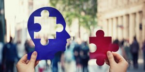 Alzheimer : le nouveau medicament a base d’oligomannate, espoir ou arnaque ? 