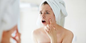 La position pour dormir qui fait vieillir votre visage plus vite