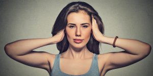 Oreille qui siffle et perte d-audition : le lien