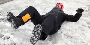 Verglas, neige : les 3 conseils des pompiers pour ne pas tomber