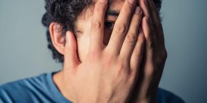Taches brunes sur la peau : un signe de cancer ?