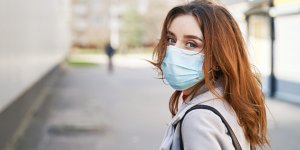 Coronavirus : peut-il survivre dans vos cheveux ?