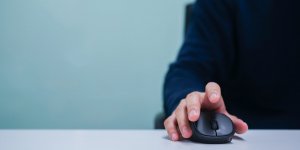 Covid-19 : les hommes dont l-annulaire est plus long sont moins susceptibles de mourir 