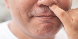 Covid-19 : les gens qui se curent le nez l’attrapent plus