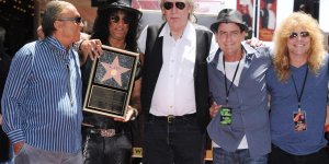 Steven Adler, ex-batteur des Guns N’Roses, hospitalise d’urgence pour s’etre poignarde lui-meme