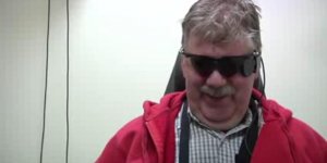 Aveugle, il retrouve la vue grace a un implant retinien