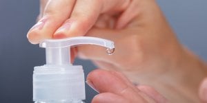 Grippe : non, votre gel hydroalcoolique ne vous protege pas ! 