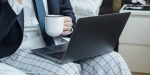 Teletravail : rester en pyjama pour travailler favoriserait la depression