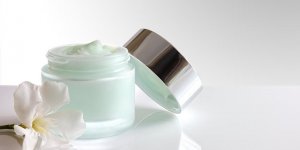 Allergie cosmetique : les signes sur le visage