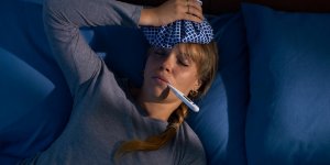 Comment faire baisser une fievre nocturne ?